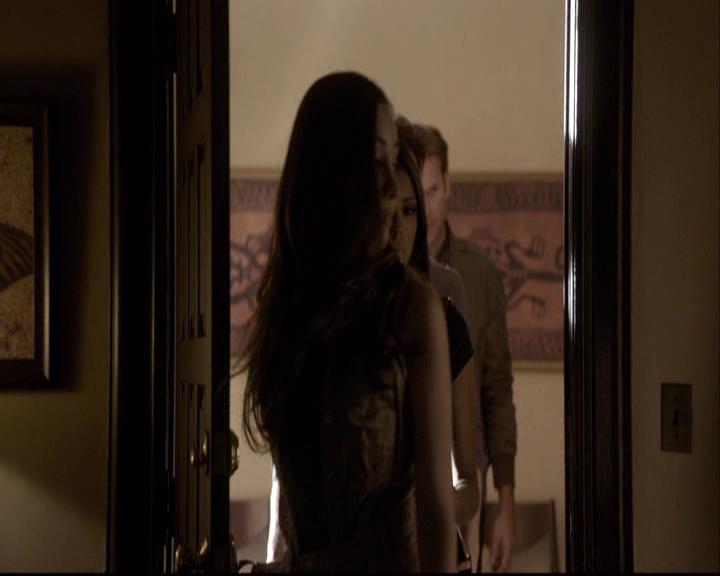 VampireDiariesWorld-dot-org_2x03BadMoonRising0635.jpg