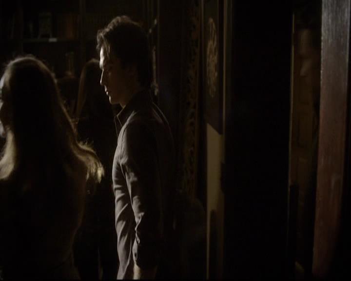 VampireDiariesWorld-dot-org_2x03BadMoonRising0640.jpg