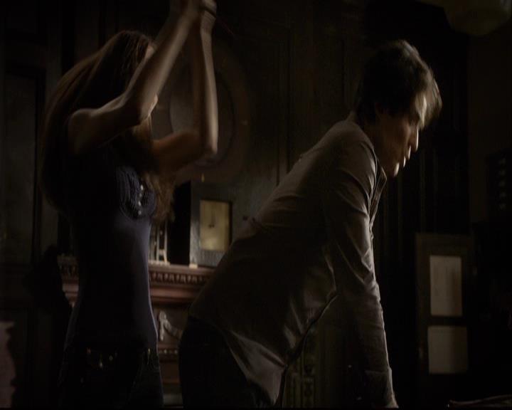 VampireDiariesWorld-dot-org_2x03BadMoonRising0687.jpg