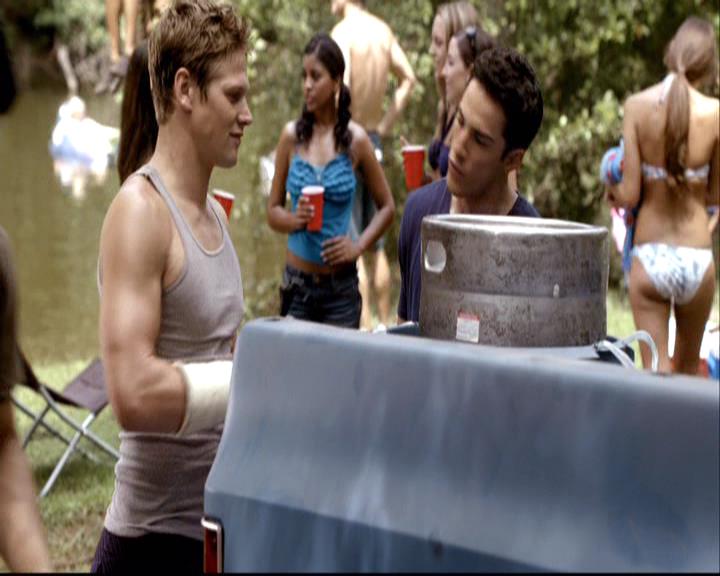 VampireDiariesWorld-dot-org_2x03BadMoonRising0931.jpg