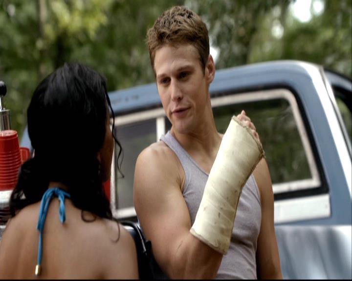 VampireDiariesWorld-dot-org_2x03BadMoonRising1005.jpg