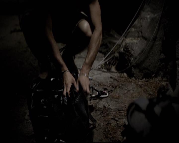 VampireDiariesWorld-dot-org_2x03BadMoonRising1334.jpg