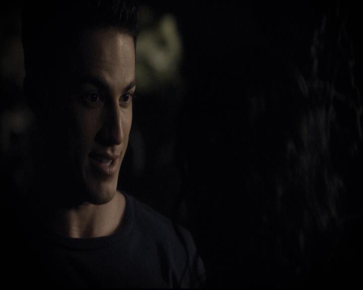 VampireDiariesWorld-dot-org_2x03BadMoonRising1540.jpg