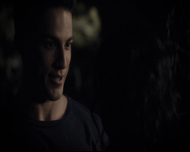 VampireDiariesWorld-dot-org_2x03BadMoonRising1541.jpg
