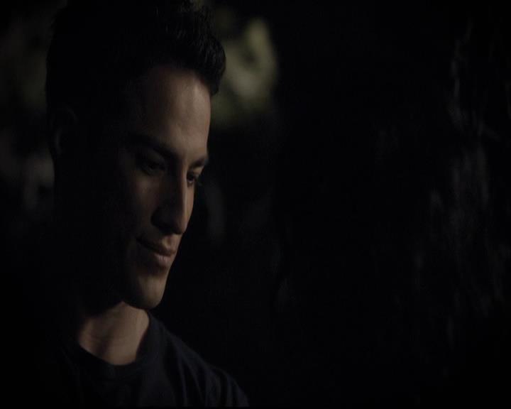VampireDiariesWorld-dot-org_2x03BadMoonRising1543.jpg
