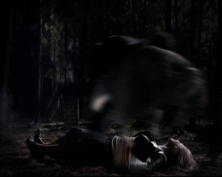 VampireDiariesWorld-dot-org_2x03BadMoonRising1885.jpg