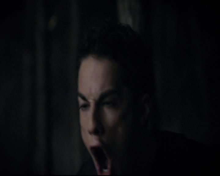 VampireDiariesWorld-dot-org_2x03BadMoonRising1889.jpg