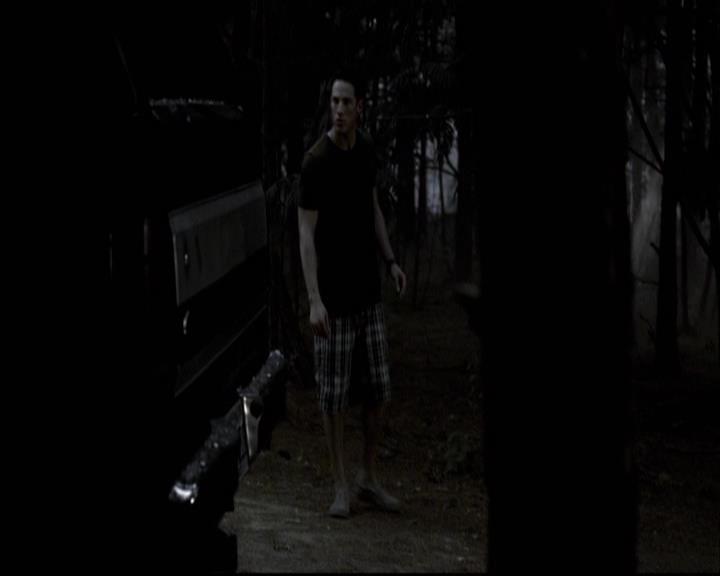 VampireDiariesWorld-dot-org_2x03BadMoonRising1984.jpg