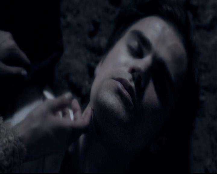 VampireDiariesWorld-dot-org_2x04MemoryLane2238.jpg