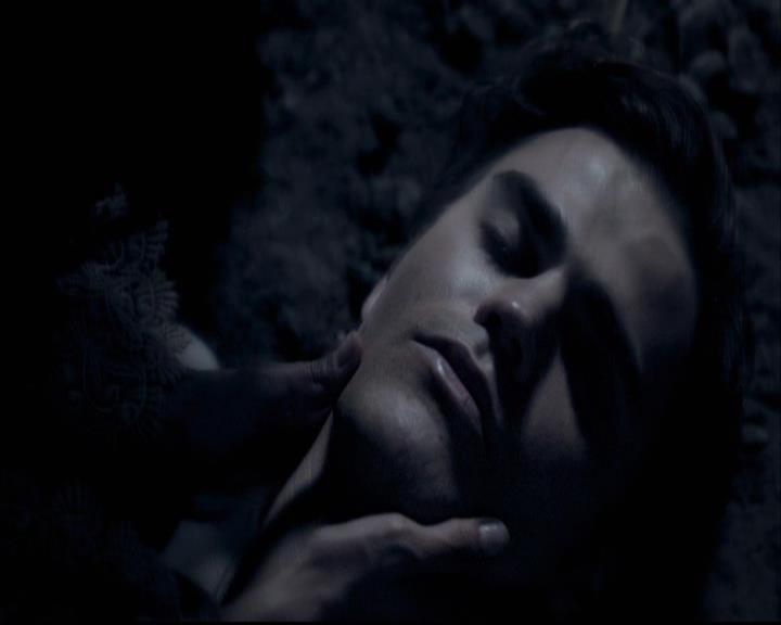 VampireDiariesWorld-dot-org_2x04MemoryLane2260.jpg