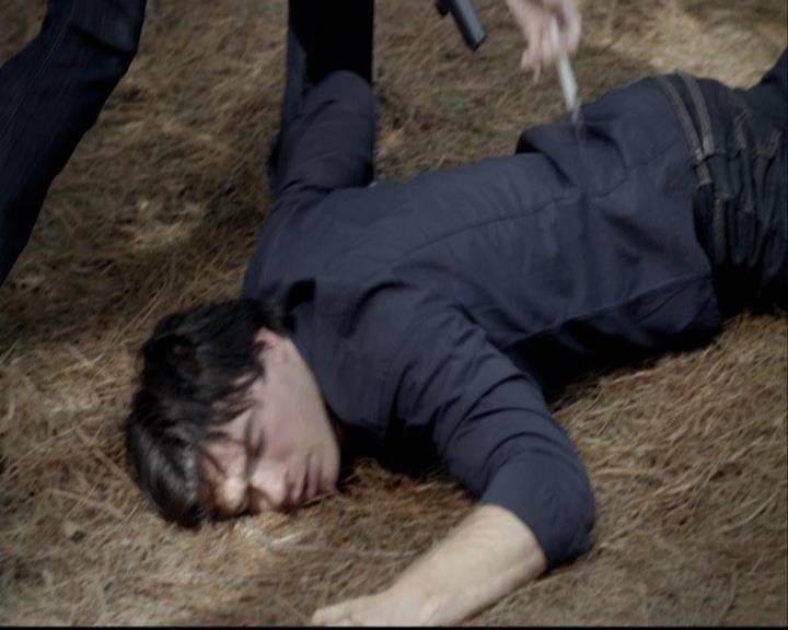 VampireDiariesWorld-dot-org_2x05KillOrBeKilled1150.jpg