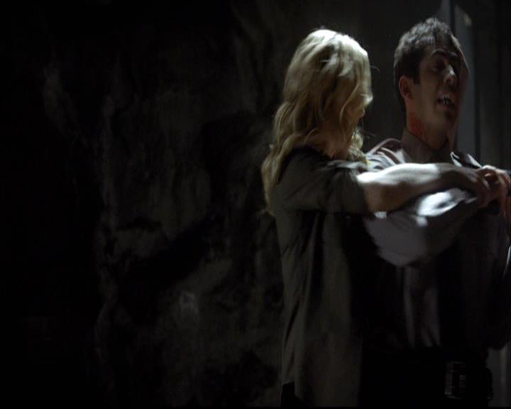 VampireDiariesWorld-dot-org_2x05KillOrBeKilled1437.jpg