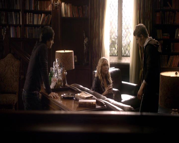 VampireDiariesWorld-dot-org_2x07Masquerade0013.jpg