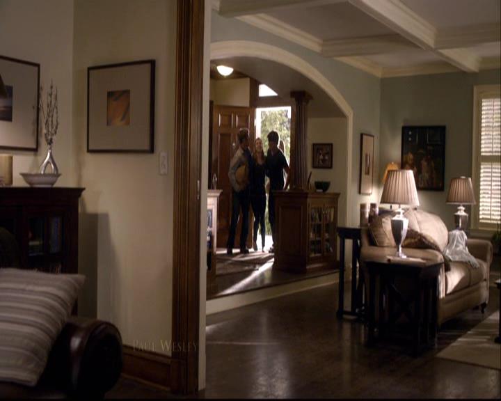 VampireDiariesWorld-dot-org_2x07Masquerade0113.jpg