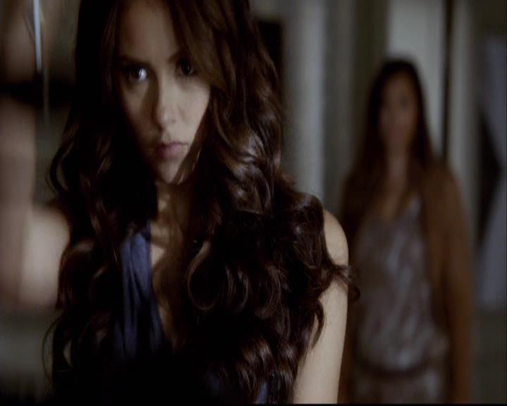 VampireDiariesWorld-dot-org_2x07Masquerade0202.jpg