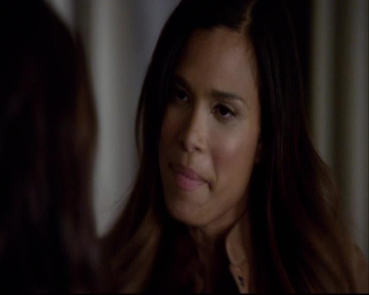 VampireDiariesWorld-dot-org_2x07Masquerade0219.jpg