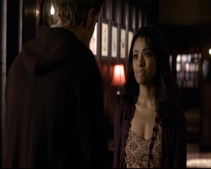 VampireDiariesWorld-dot-org_2x07Masquerade0334.jpg