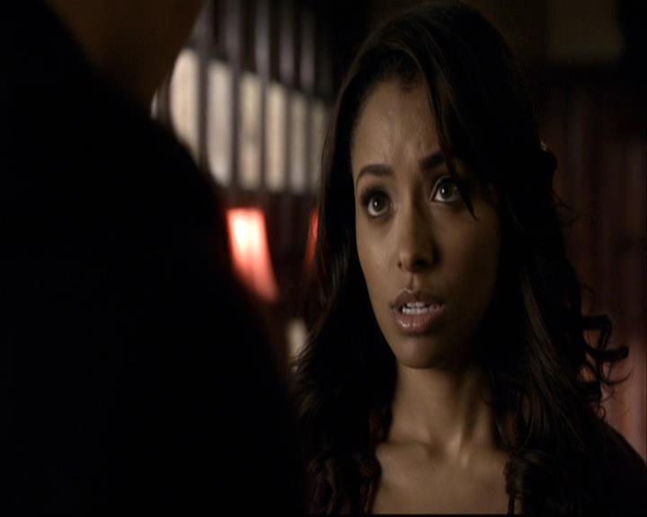 VampireDiariesWorld-dot-org_2x07Masquerade0347.jpg