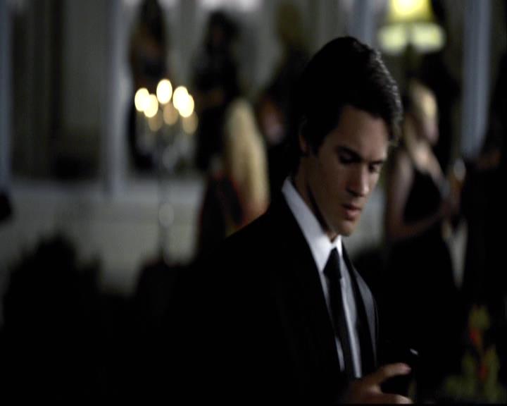 VampireDiariesWorld-dot-org_2x07Masquerade1055.jpg