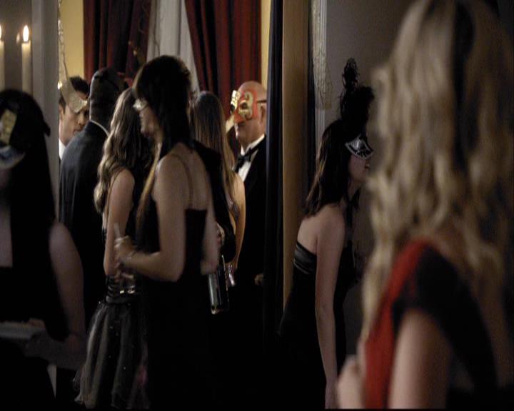 VampireDiariesWorld-dot-org_2x07Masquerade1066.jpg