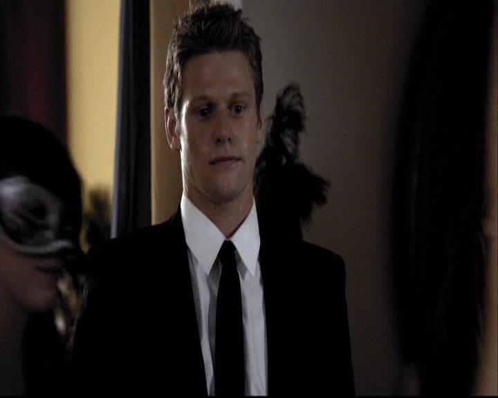 VampireDiariesWorld-dot-org_2x07Masquerade1083.jpg