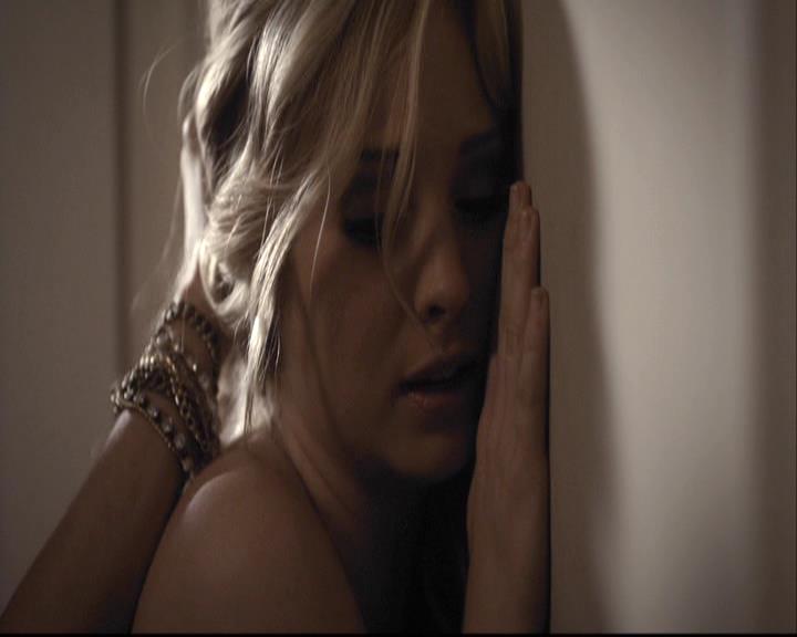 VampireDiariesWorld-dot-org_2x07Masquerade1113.jpg
