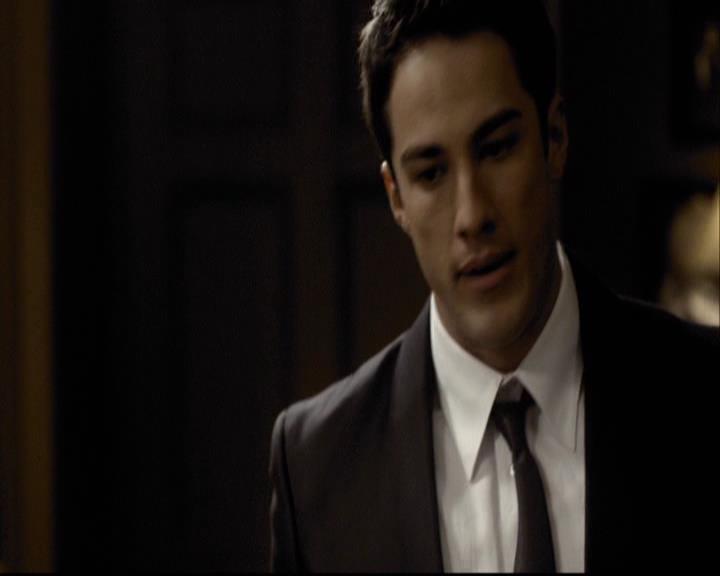 VampireDiariesWorld-dot-org_2x07Masquerade1480.jpg