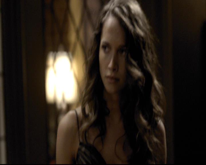 VampireDiariesWorld-dot-org_2x07Masquerade1521.jpg