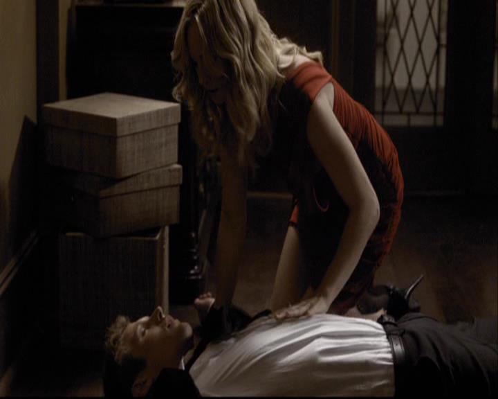 VampireDiariesWorld-dot-org_2x07Masquerade1522.jpg