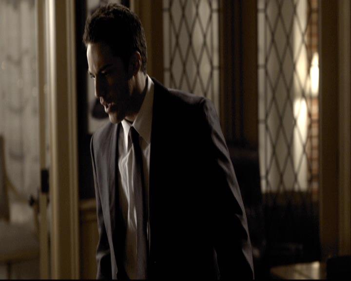 VampireDiariesWorld-dot-org_2x07Masquerade1526.jpg