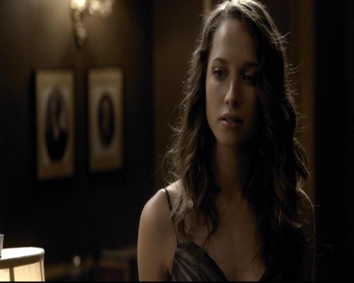 VampireDiariesWorld-dot-org_2x07Masquerade1530.jpg