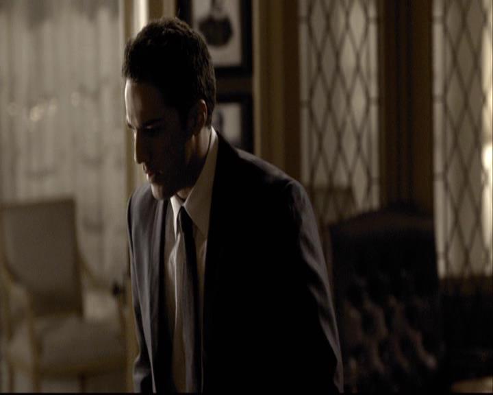 VampireDiariesWorld-dot-org_2x07Masquerade1532.jpg