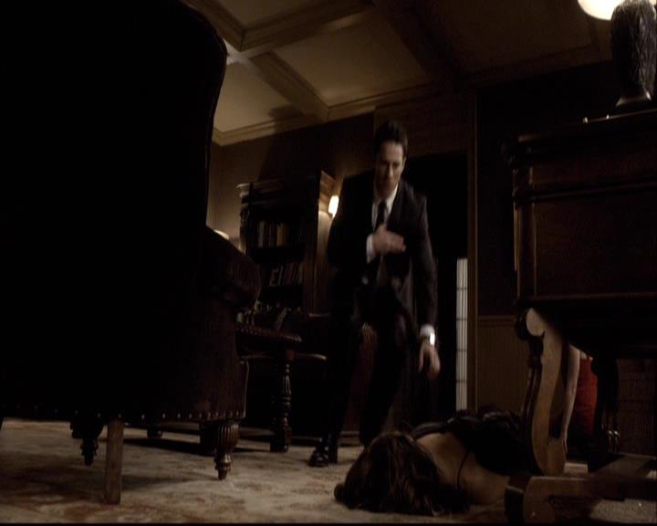 VampireDiariesWorld-dot-org_2x07Masquerade1545.jpg