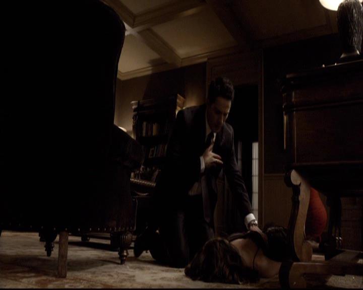 VampireDiariesWorld-dot-org_2x07Masquerade1546.jpg