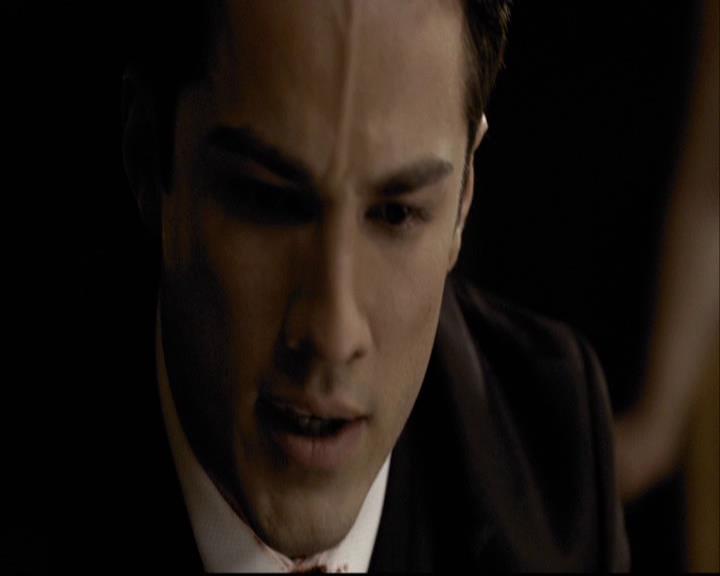 VampireDiariesWorld-dot-org_2x07Masquerade1556.jpg