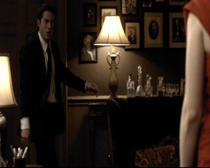 VampireDiariesWorld-dot-org_2x07Masquerade1566.jpg
