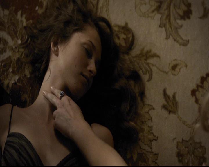 VampireDiariesWorld-dot-org_2x07Masquerade1570.jpg