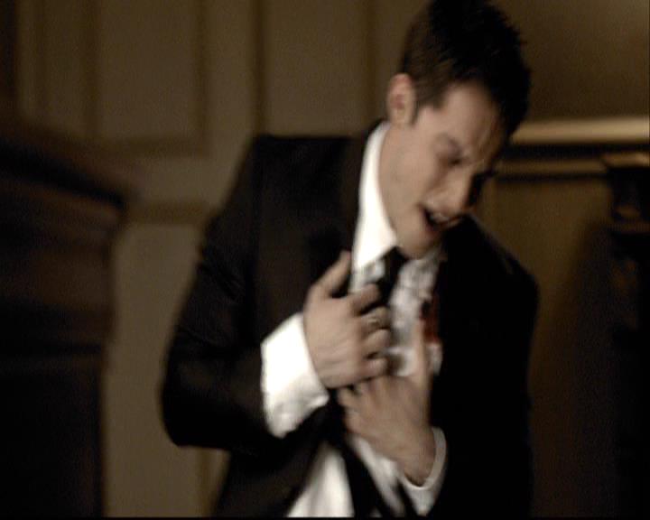 VampireDiariesWorld-dot-org_2x07Masquerade1582.jpg