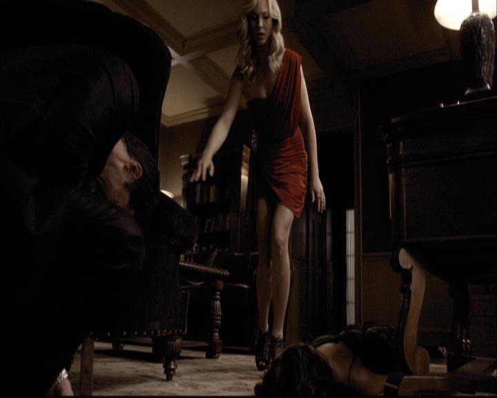 VampireDiariesWorld-dot-org_2x07Masquerade1585.jpg