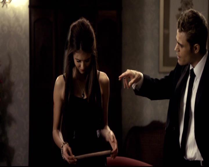 VampireDiariesWorld-dot-org_2x07Masquerade1609.jpg