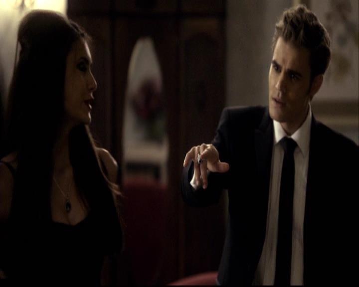 VampireDiariesWorld-dot-org_2x07Masquerade1614.jpg