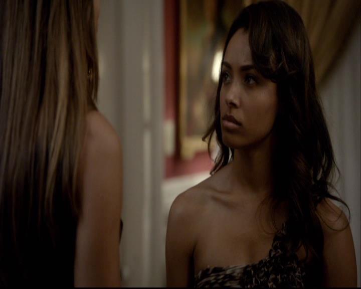 VampireDiariesWorld-dot-org_2x07Masquerade1705.jpg