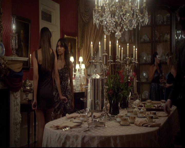 VampireDiariesWorld-dot-org_2x07Masquerade1723.jpg
