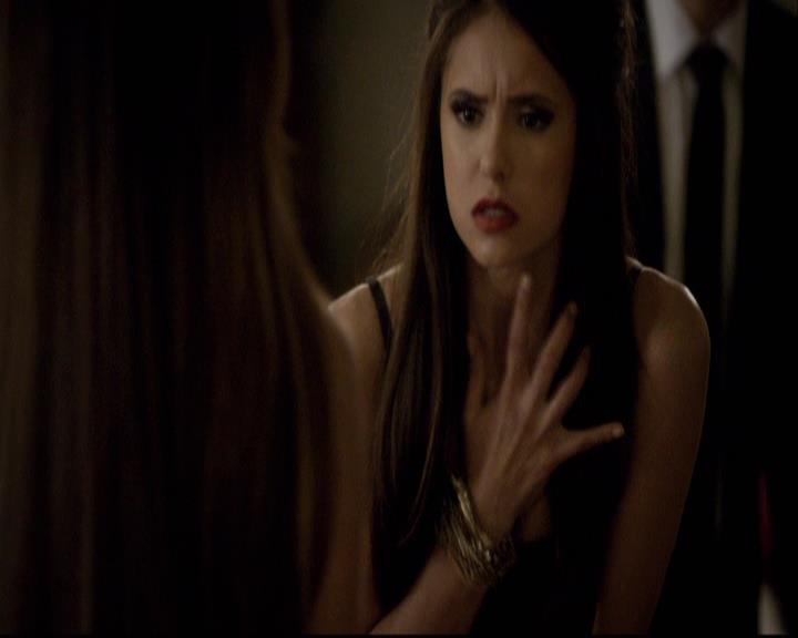 VampireDiariesWorld-dot-org_2x07Masquerade1821.jpg
