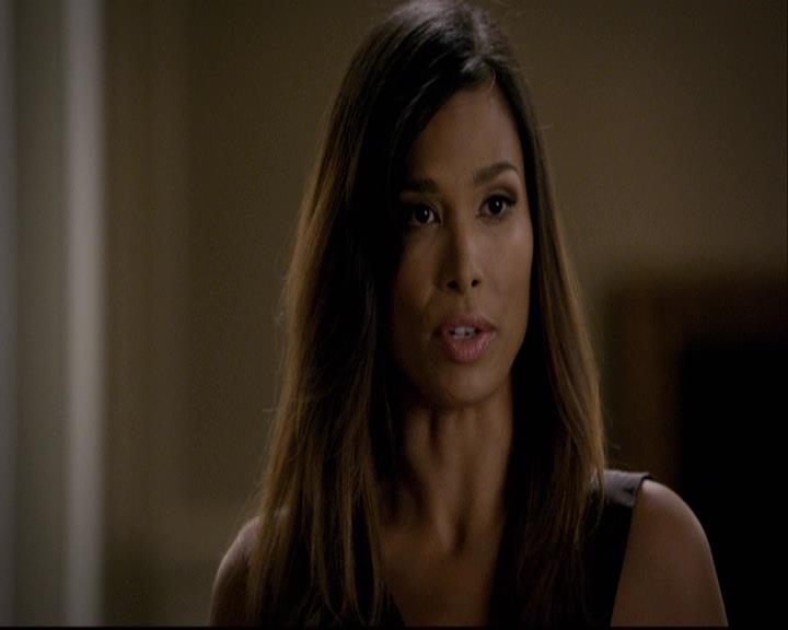 VampireDiariesWorld-dot-org_2x07Masquerade1838.jpg