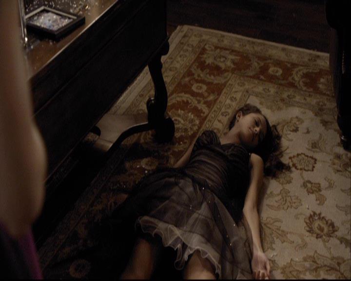 VampireDiariesWorld-dot-org_2x07Masquerade1854.jpg
