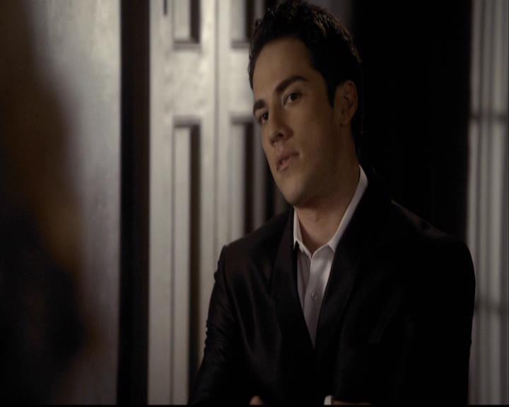 VampireDiariesWorld-dot-org_2x07Masquerade1871.jpg