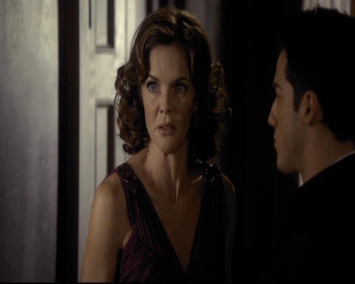 VampireDiariesWorld-dot-org_2x07Masquerade1879.jpg