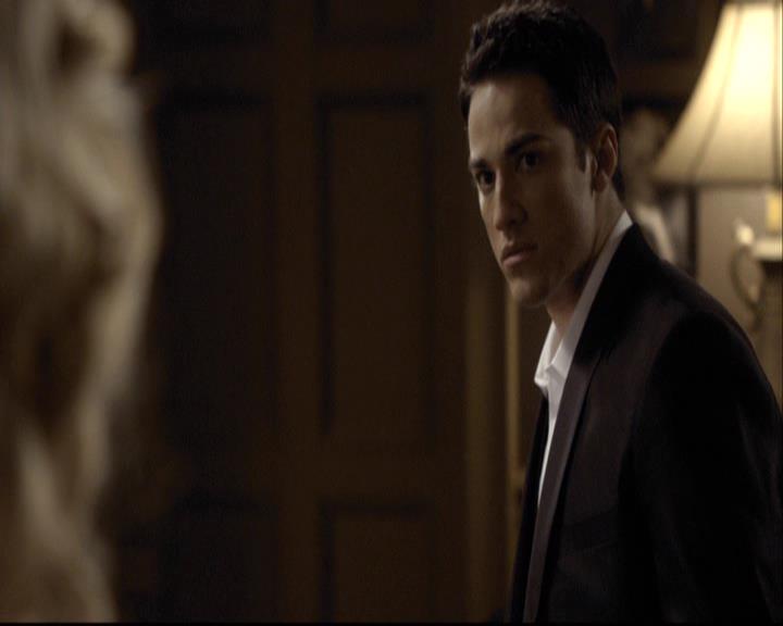 VampireDiariesWorld-dot-org_2x07Masquerade1894.jpg