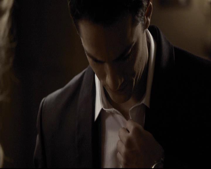 VampireDiariesWorld-dot-org_2x07Masquerade1931.jpg